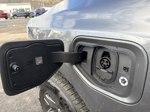 Used 2024 Ford F150 Lightning Lariat image 11