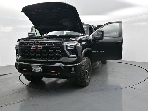 Used 2025 Chevrolet Silverado 2500 ZR2 w/ Technology Package image 36