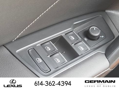 Used 2024 Volkswagen Tiguan SE AWD/4WD image 30
