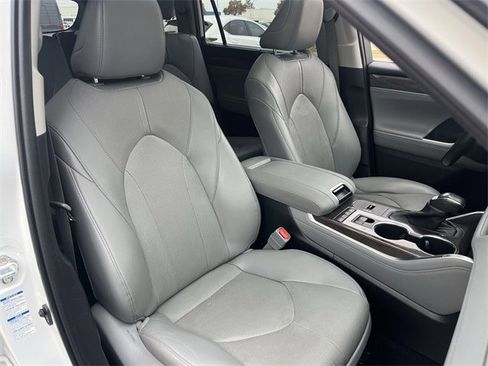 Used 2022 Toyota Highlander Limited image 29