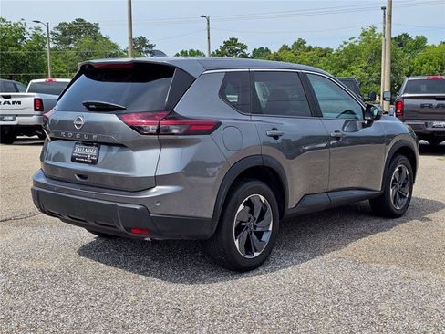 Used 2026 Nissan Rogue SV FWD image 8