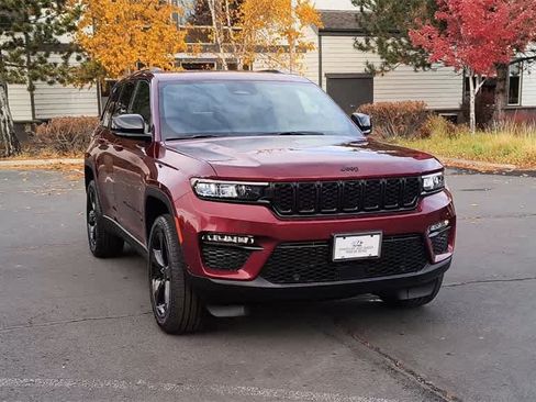 New 2025 Jeep Grand Cherokee Limited w/ Luxury Tech Group II image 3