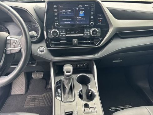 Used 2020 Toyota Highlander XLE FWD image 29