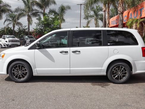 Used 2019 Dodge Grand Caravan SE image 5