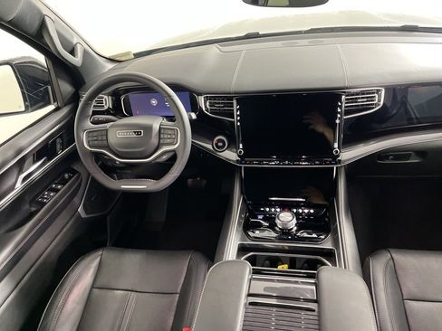 Used 2023 Jeep Wagoneer 4WD w/ Convenience Group I image 4