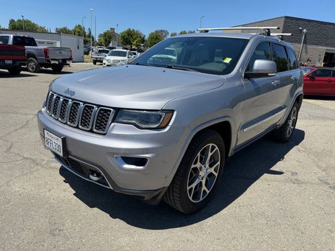 Used 2018 Jeep Grand Cherokee Limited AWD/4WD image 1