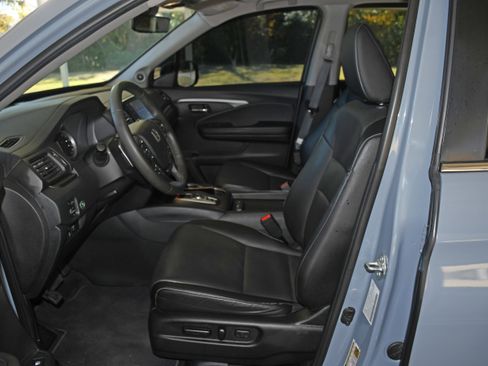 Certified 2023 Honda Ridgeline RTL image 8