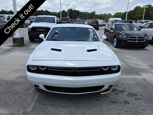 Used 2020 Dodge Challenger SXT w/ Driver Convenience Group RWD image 2