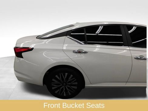 Used 2024 Nissan Altima 2.5 SV image 14