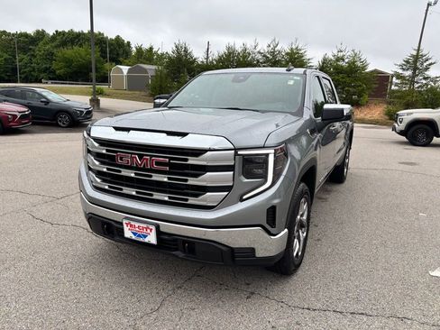Used 2023 GMC Sierra 1500 SLE AWD/4WD image 3