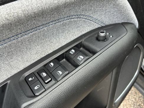 Used 2024 Jeep Compass Latitude AWD/4WD image 13