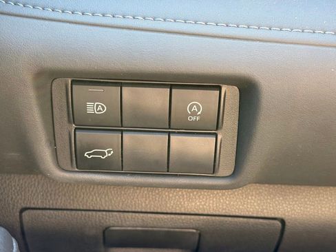 Used 2024 Toyota Highlander XLE AWD/4WD image 29