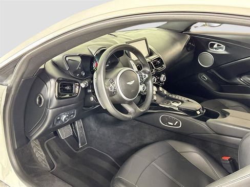 Used 2022 Aston Martin V8 Vantage Coupe image 15