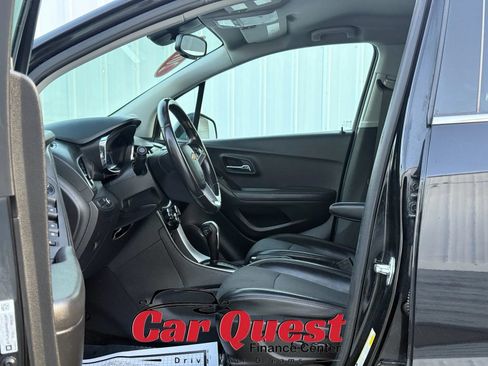 Used 2019 Chevrolet Trax LT w/ LT Convenience Package AWD/4WD image 9