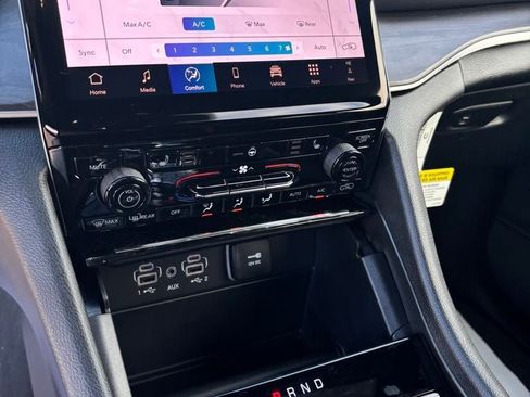 New 2025 Jeep Grand Cherokee Limited w/ Black Appearance Package image 15