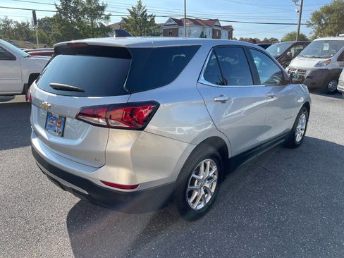 Used 2022 Chevrolet Equinox LT w/ Driver Convenience Package image 3