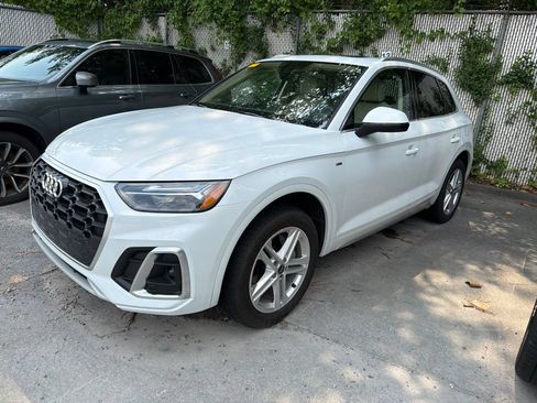 Used 2025 Audi Q5 e Premium Plus AWD/4WD image 3