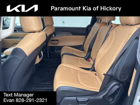 Used 2023 Kia Carnival LX image 15