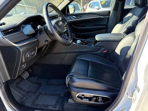 Used 2023 Jeep Grand Cherokee Overland w/ Adv Protech Group III image 16