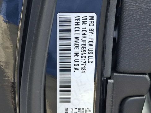 Used 2022 Jeep Grand Cherokee Limited AWD/4WD image 26