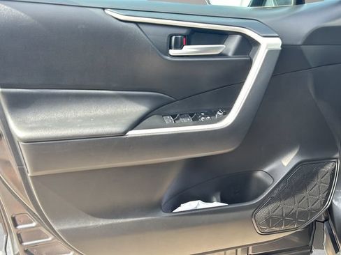 Used 2025 Toyota RAV4 XLE FWD image 16