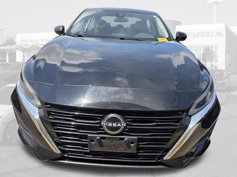 Used 2024 Nissan Altima 2.5 SV FWD image 8
