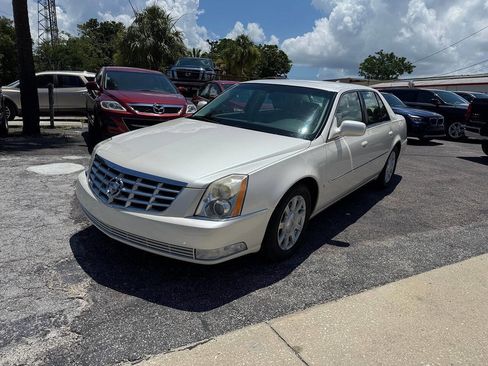 Used 2010 Cadillac DTS FWD image 4