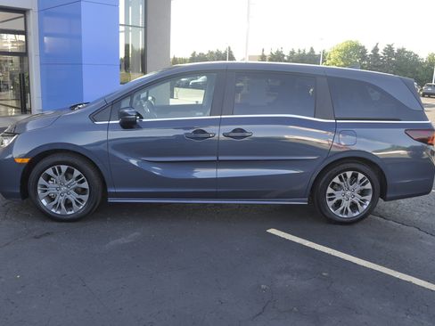 Used 2025 Honda Odyssey Touring image 4