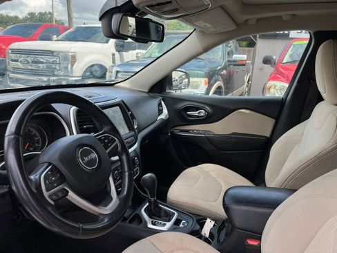 Used 2015 Jeep Cherokee Latitude w/ Comfort/Convenience Group FWD image 11