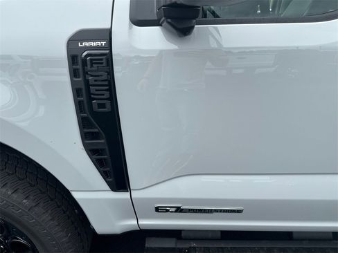 New 2026 Ford F250 Lariat w/ Black Appearance Package image 9