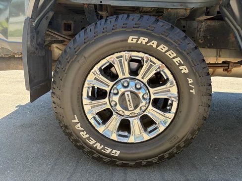 Used 2019 Ford F250 XLT w/ XLT Premium Package AWD/4WD image 18
