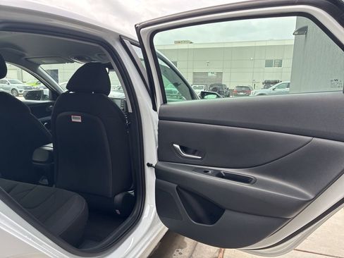 New 2026 Hyundai Elantra Hybrid FWD image 11