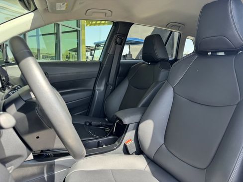 Used 2023 Toyota Corolla Cross XLE image 32