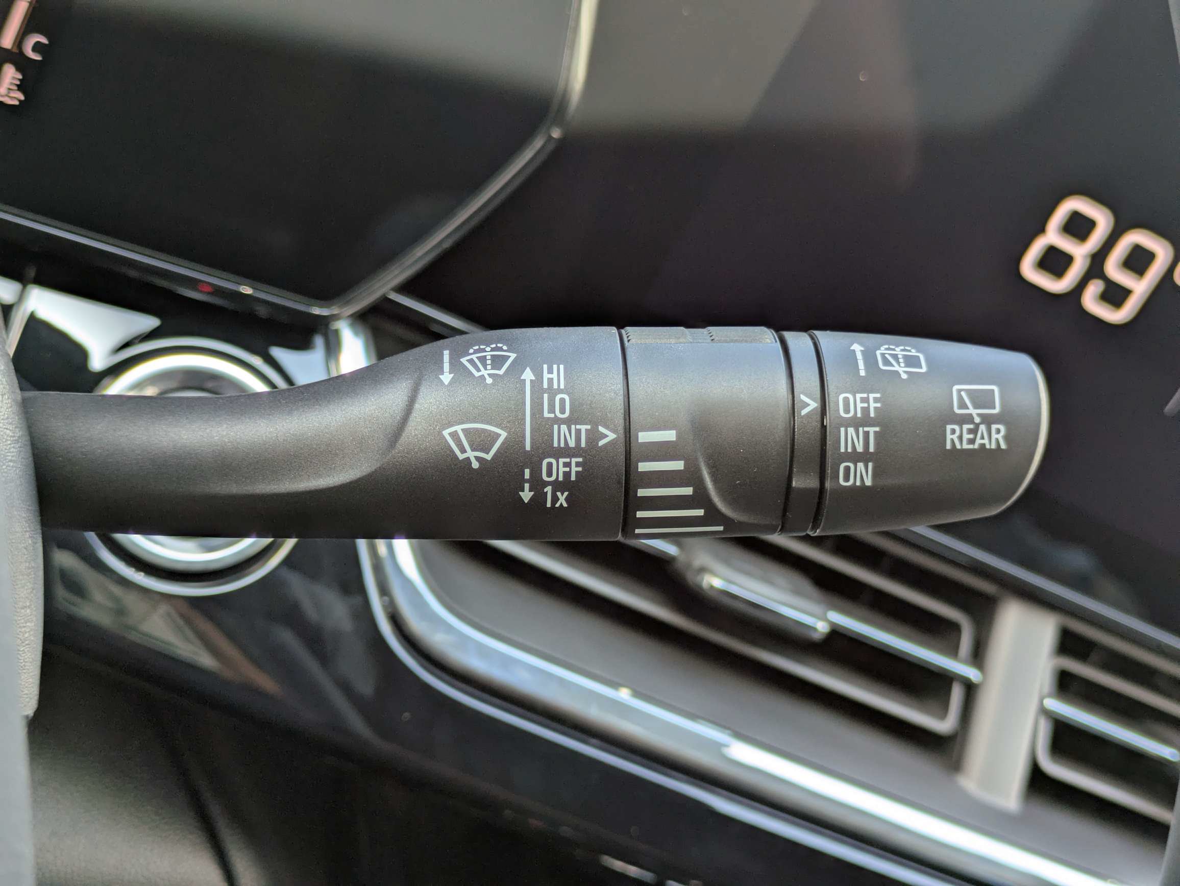 New 2026 Chevrolet Trax RS w/ Sunroof Package FWD image 19