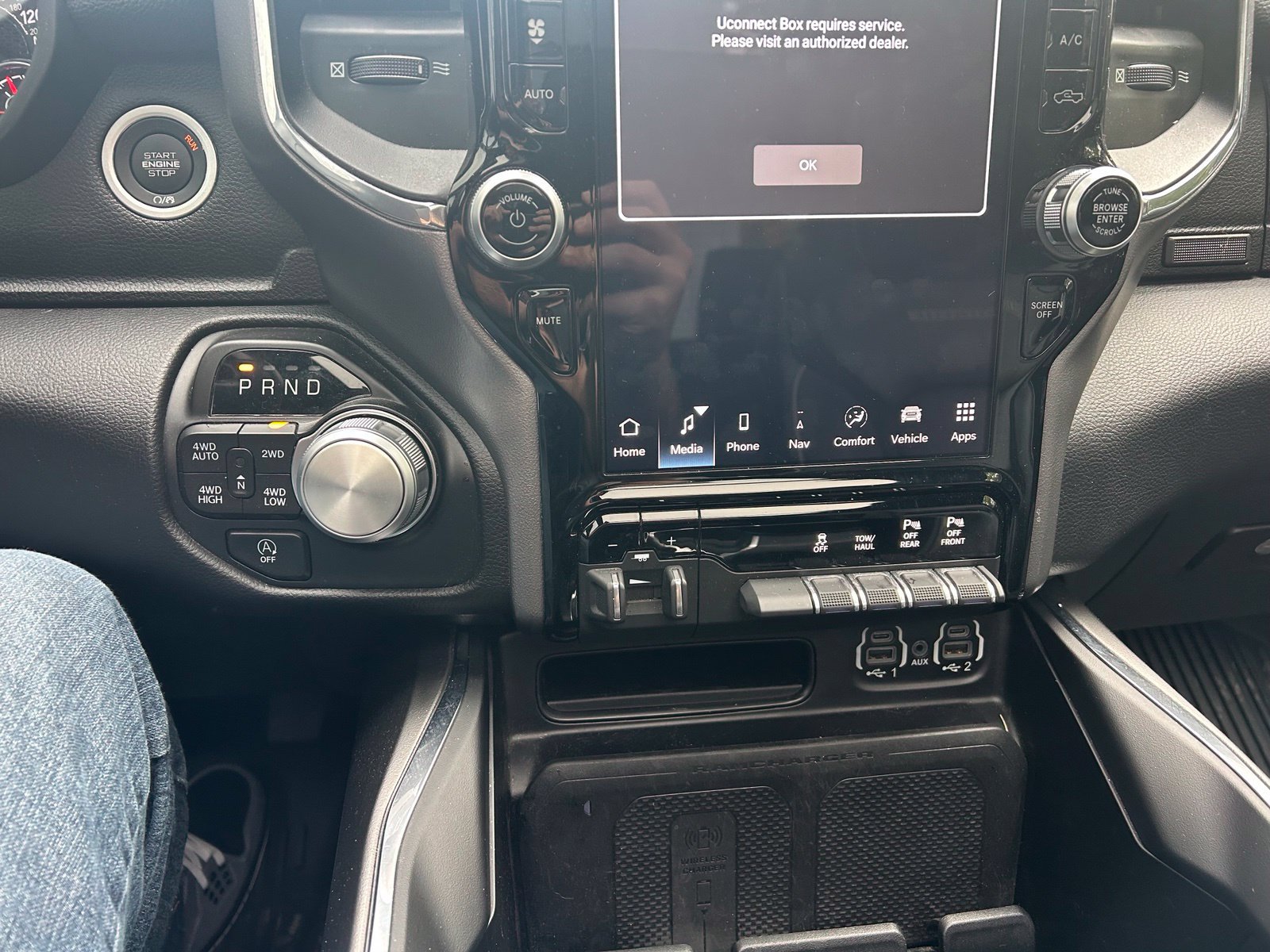 Used 2024 RAM 1500 Laramie AWD/4WD image 17