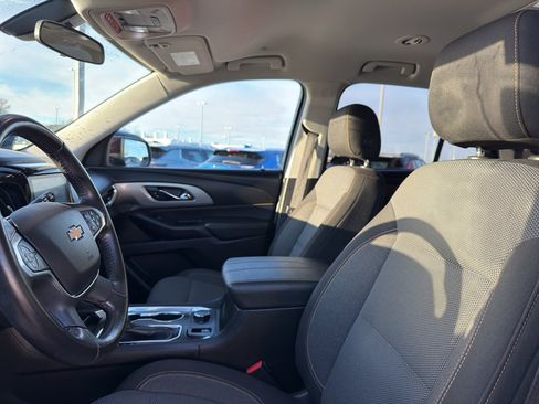 Used 2021 Chevrolet Traverse LT image 25