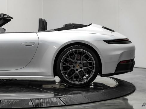 Used 2025 Porsche 911 Carrera RWD image 11