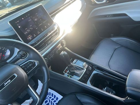 Used 2022 Jeep Compass Limited image 14