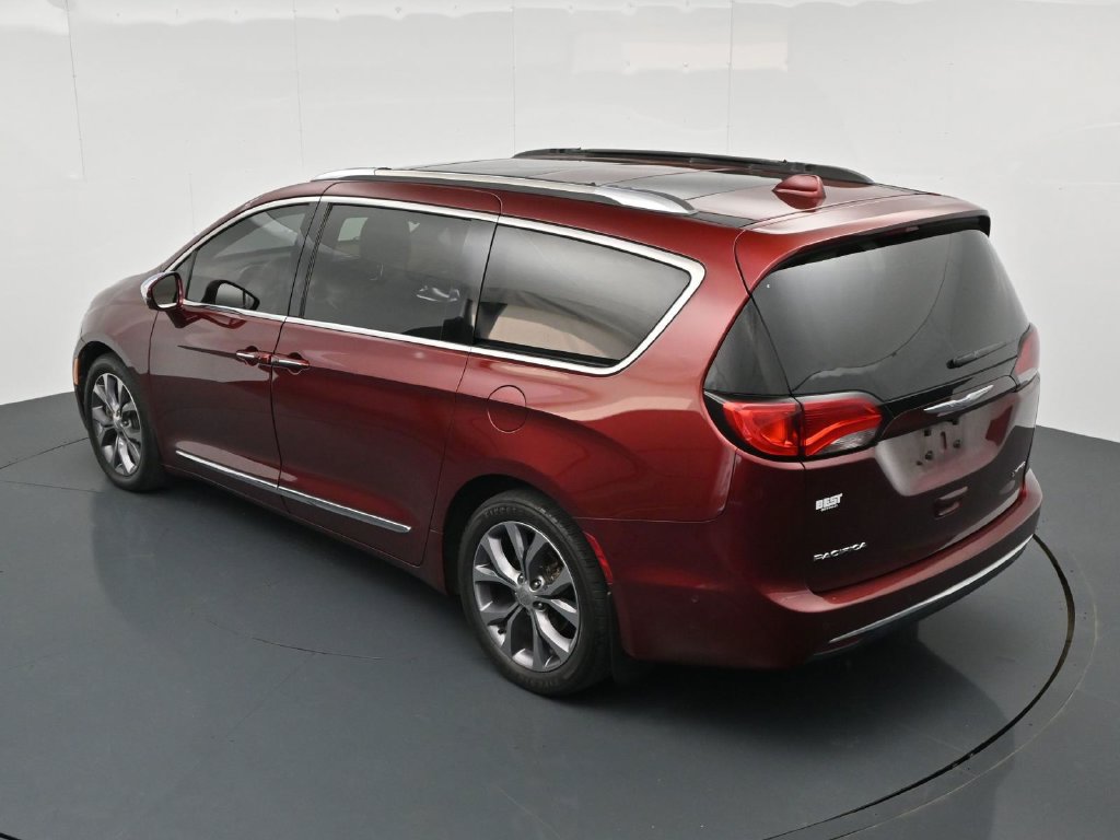 Used 2020 Chrysler Pacifica Limited w/ Tire & Wheel Group FWD image 23