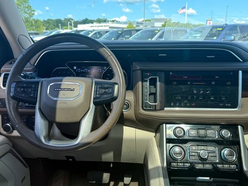 Certified 2021 GMC Yukon Denali w/ Denali Premium Package AWD/4WD image 24