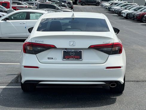 Used 2023 Honda Civic Sport image 6