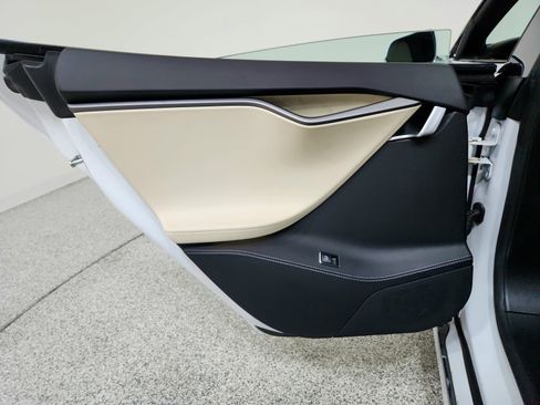 Used 2020 Tesla Model S Long Range Plus image 18