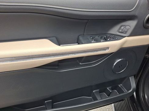 Used 2023 Ford Expedition Limited image 13