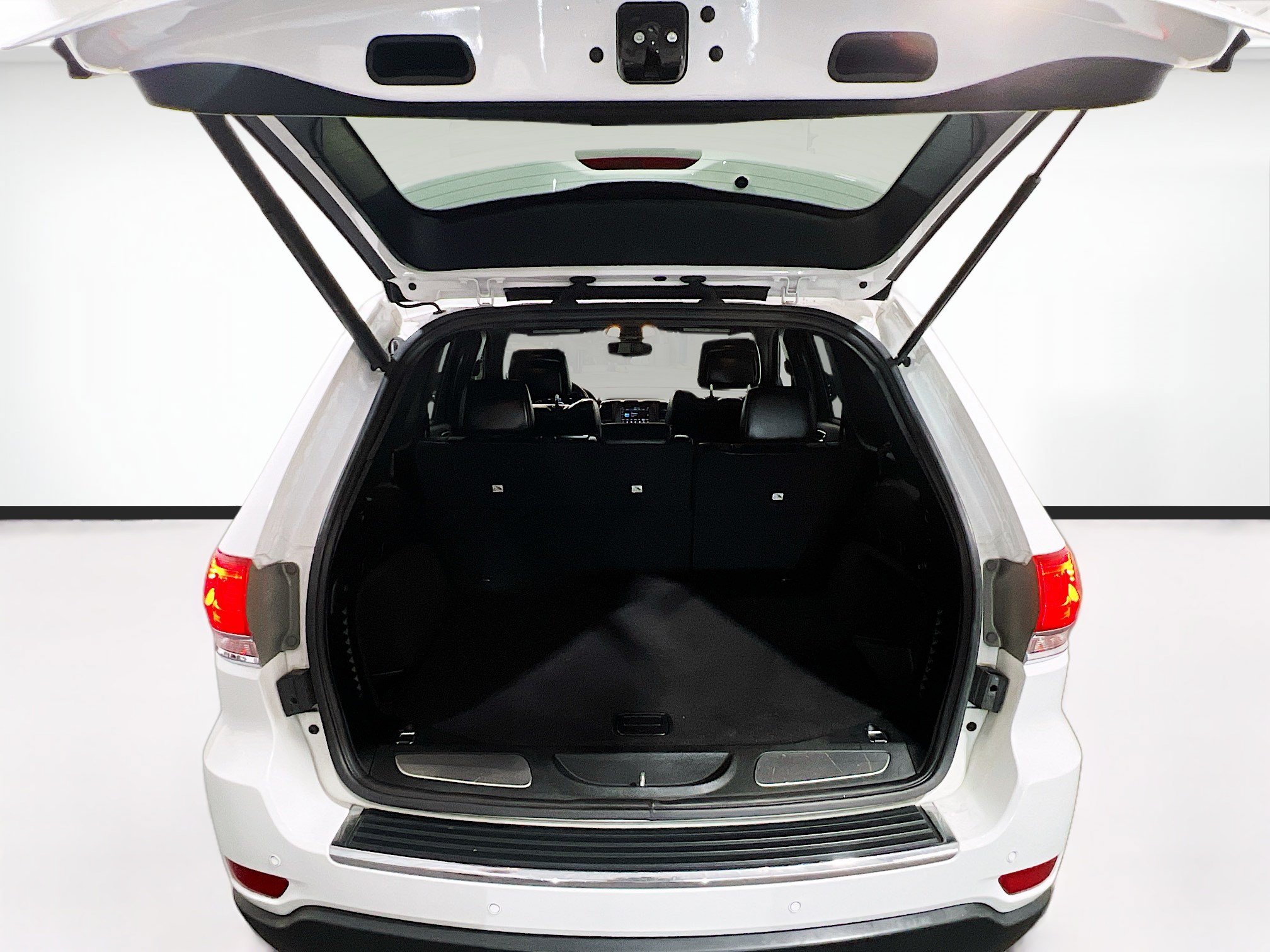 Used 2018 Jeep Grand Cherokee Limited RWD image 18