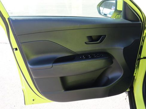 Used 2025 Hyundai Kona SEL image 8