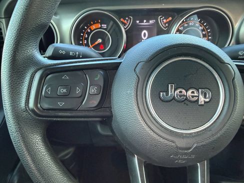 Used 2022 Jeep Wrangler Unlimited Sport AWD/4WD image 16