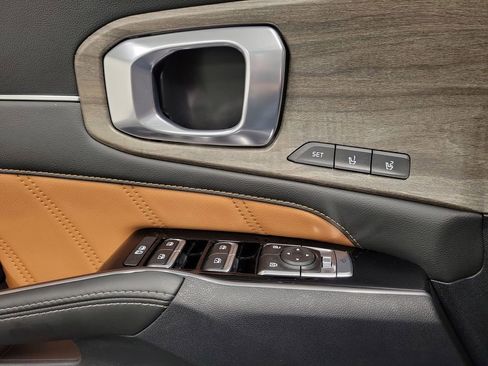 Used 2023 Kia Sorento SX Prestige image 22