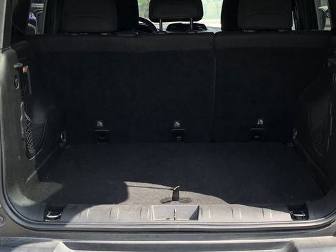 Used 2018 Jeep Renegade Latitude AWD/4WD image 15