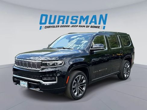 Used 2022 Jeep Grand Wagoneer Series III w/ HD Trailer Tow Package AWD/4WD image 5