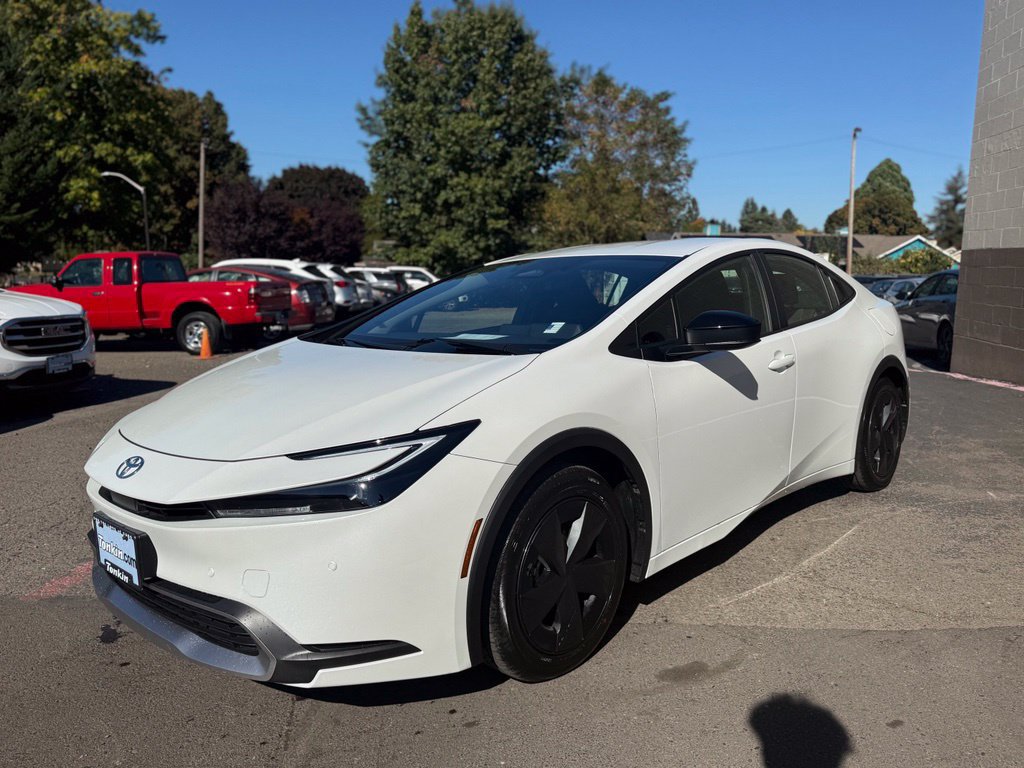 Used 2025 Toyota Prius Plug-In Hybrid FWD image 11